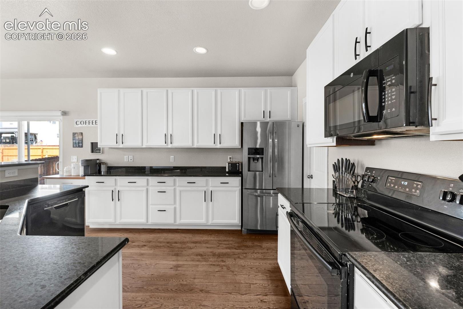 Listing photo 12 for 7437 Bigtooth Maple Drive