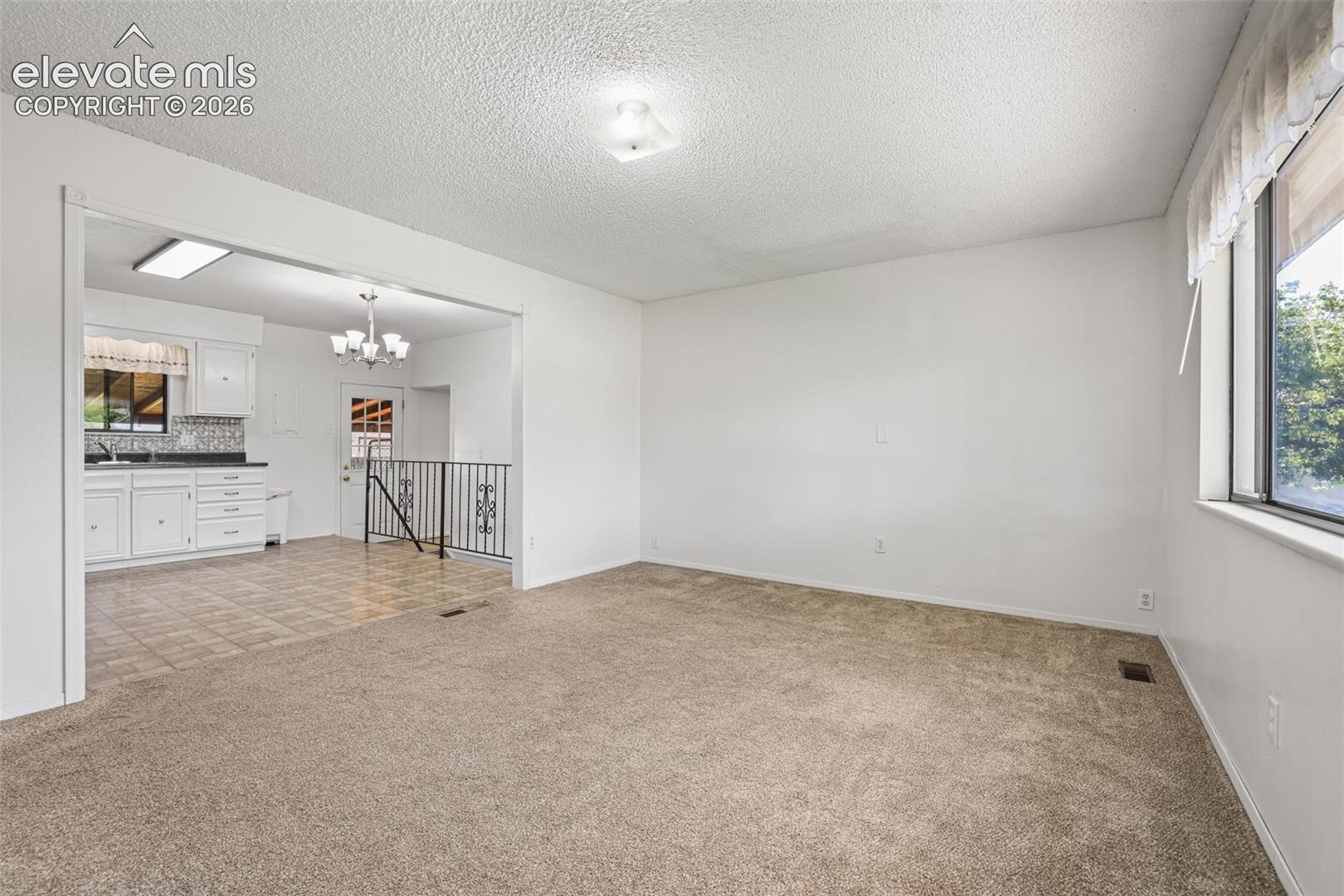 Listing photo 8 for 2021 Zinno Boulevard