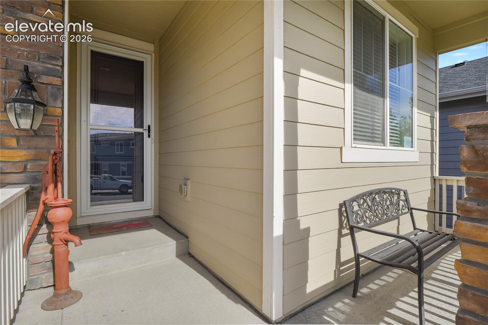Listing photo 3 for 3921 John Court