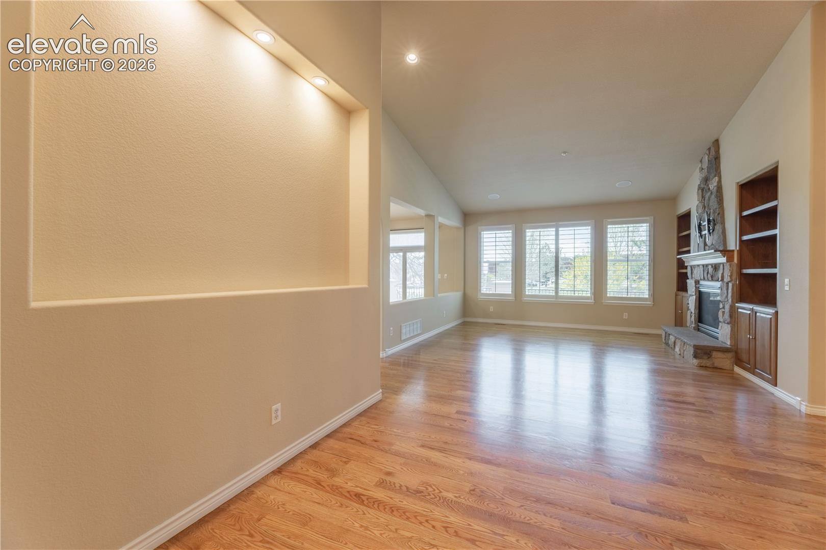Listing photo 6 for 5011 Vermillion Court