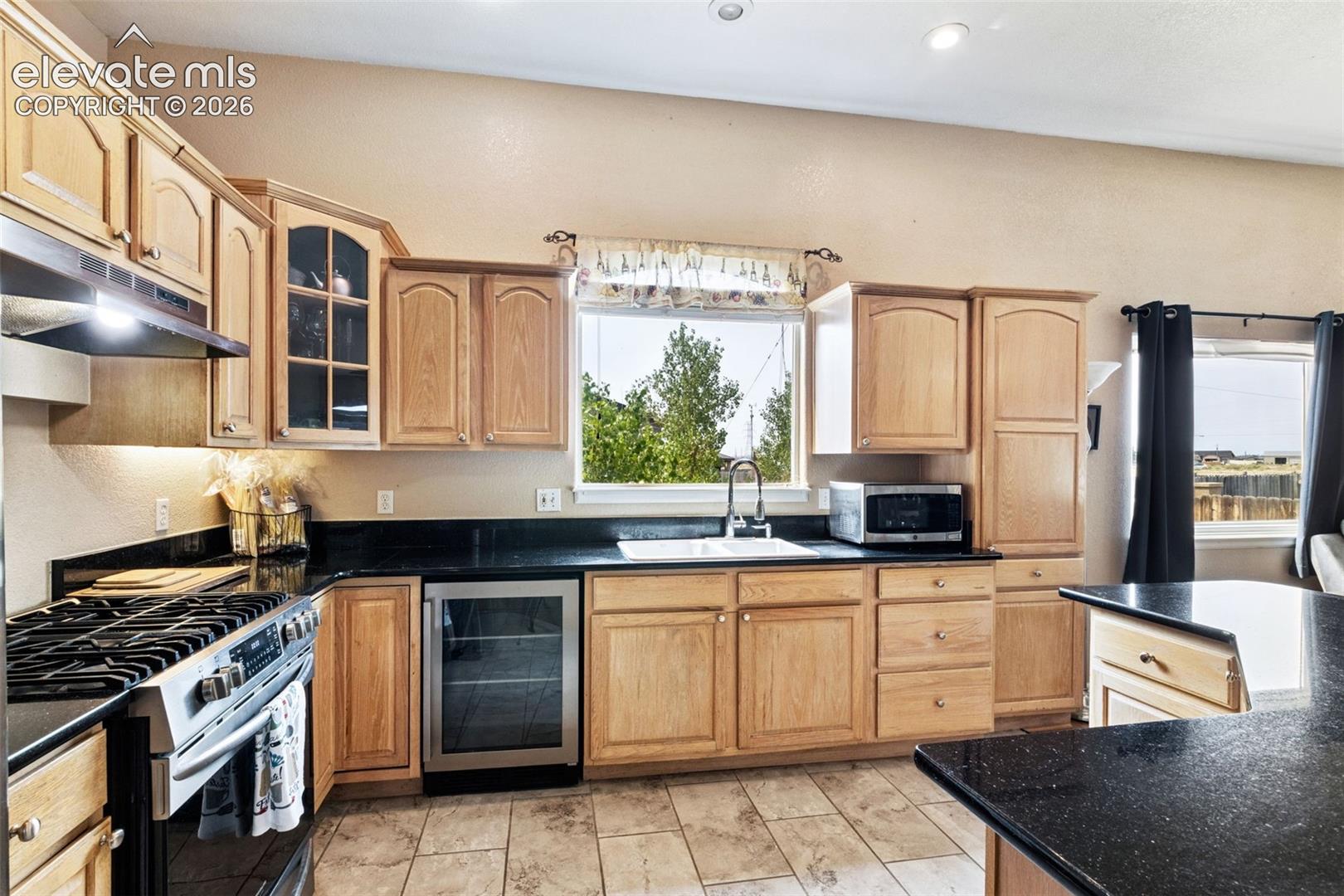 Listing photo 3 for 703 N Canvas Drive