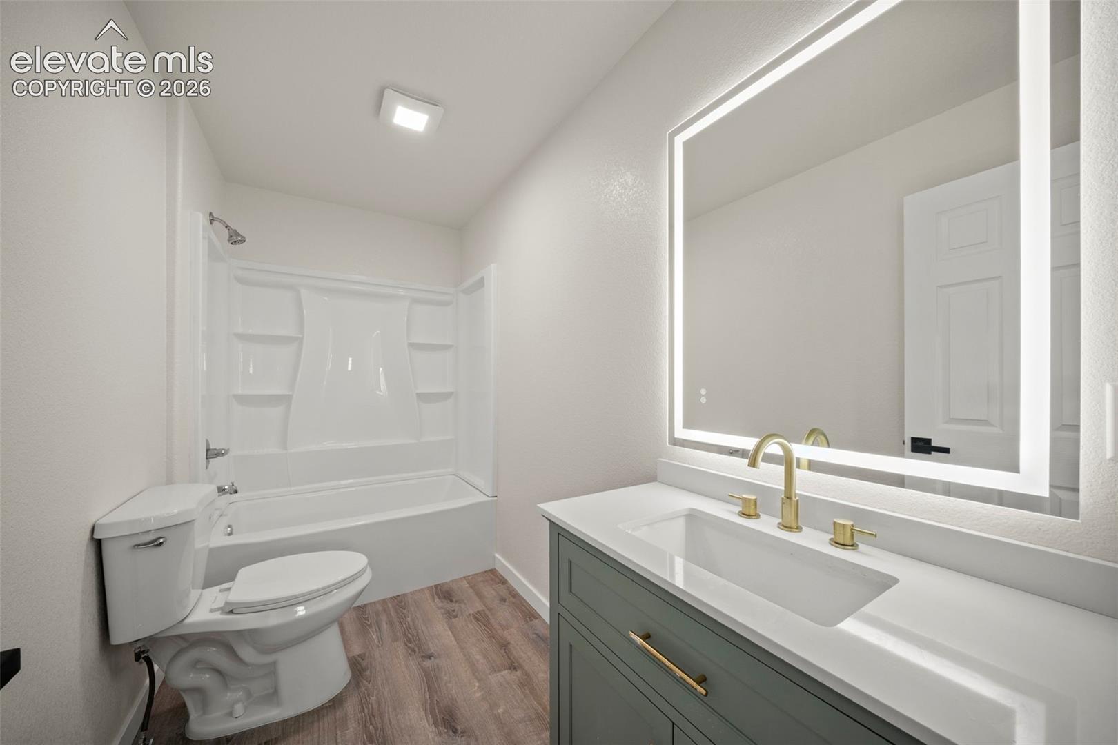 Listing photo 13 for 107 E May Avenue