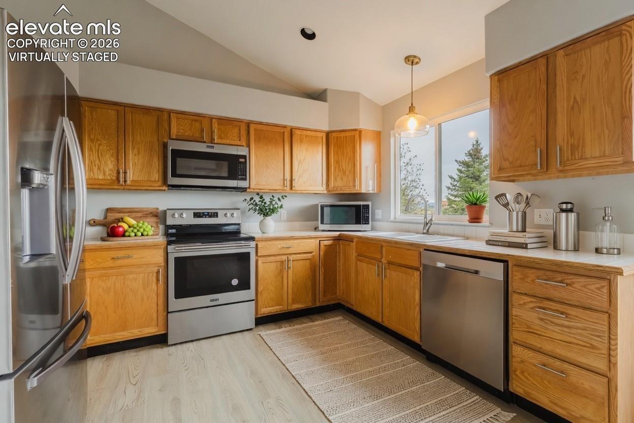 Listing photo 10 for 8156 Oliver Road