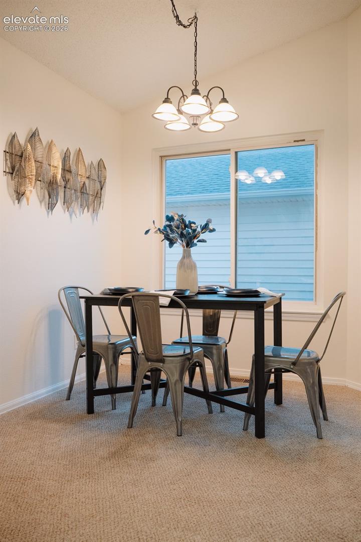 Listing photo 10 for 6430 Lonsdale Drive
