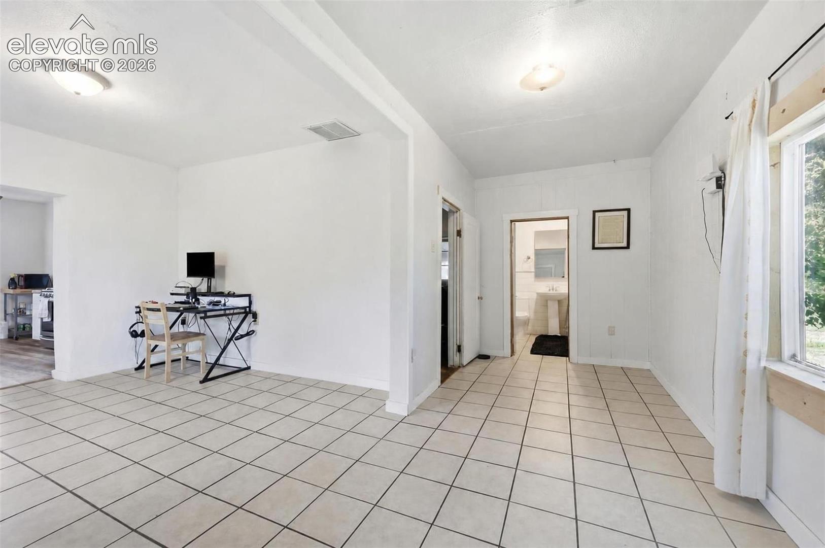 Listing photo 13 for 35270 Ford Road