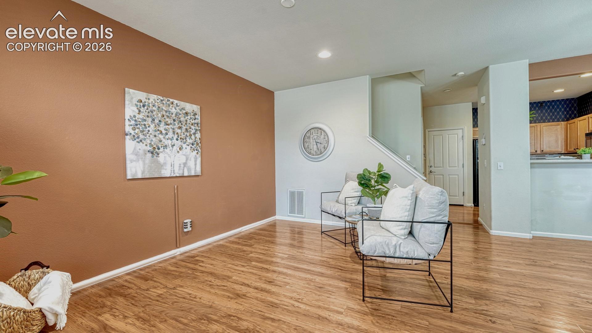 Listing photo 3 for 7620 Sandy Springs Point