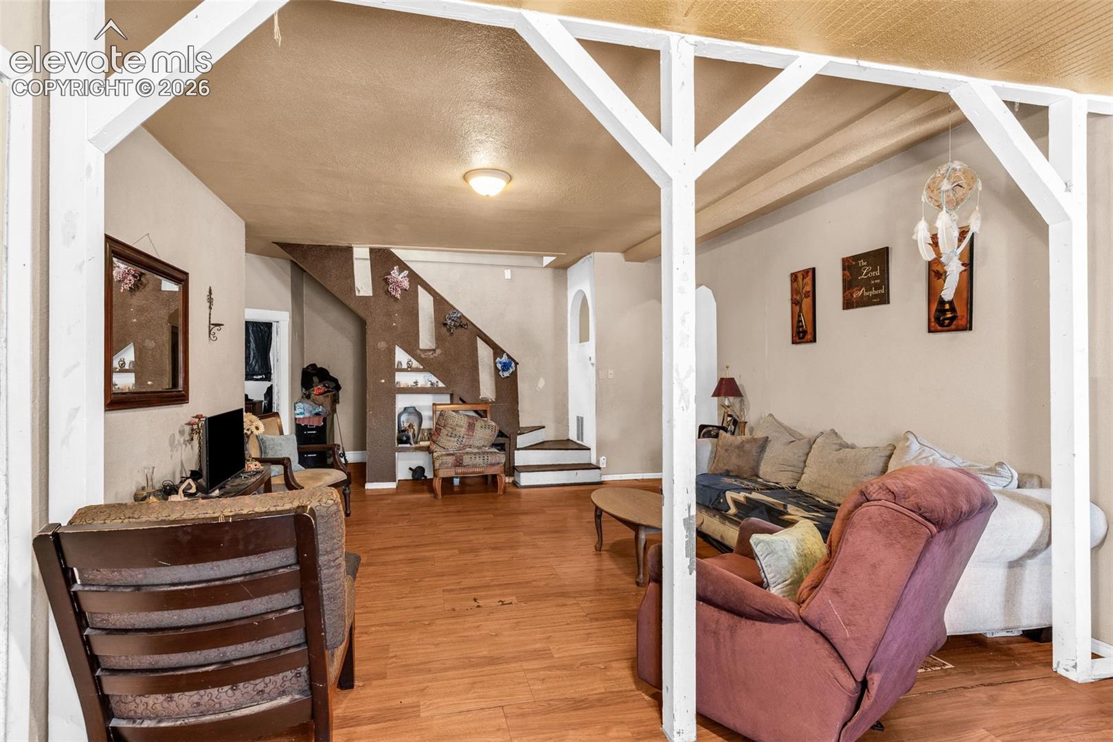 Listing photo 4 for 1008 E 8th Street