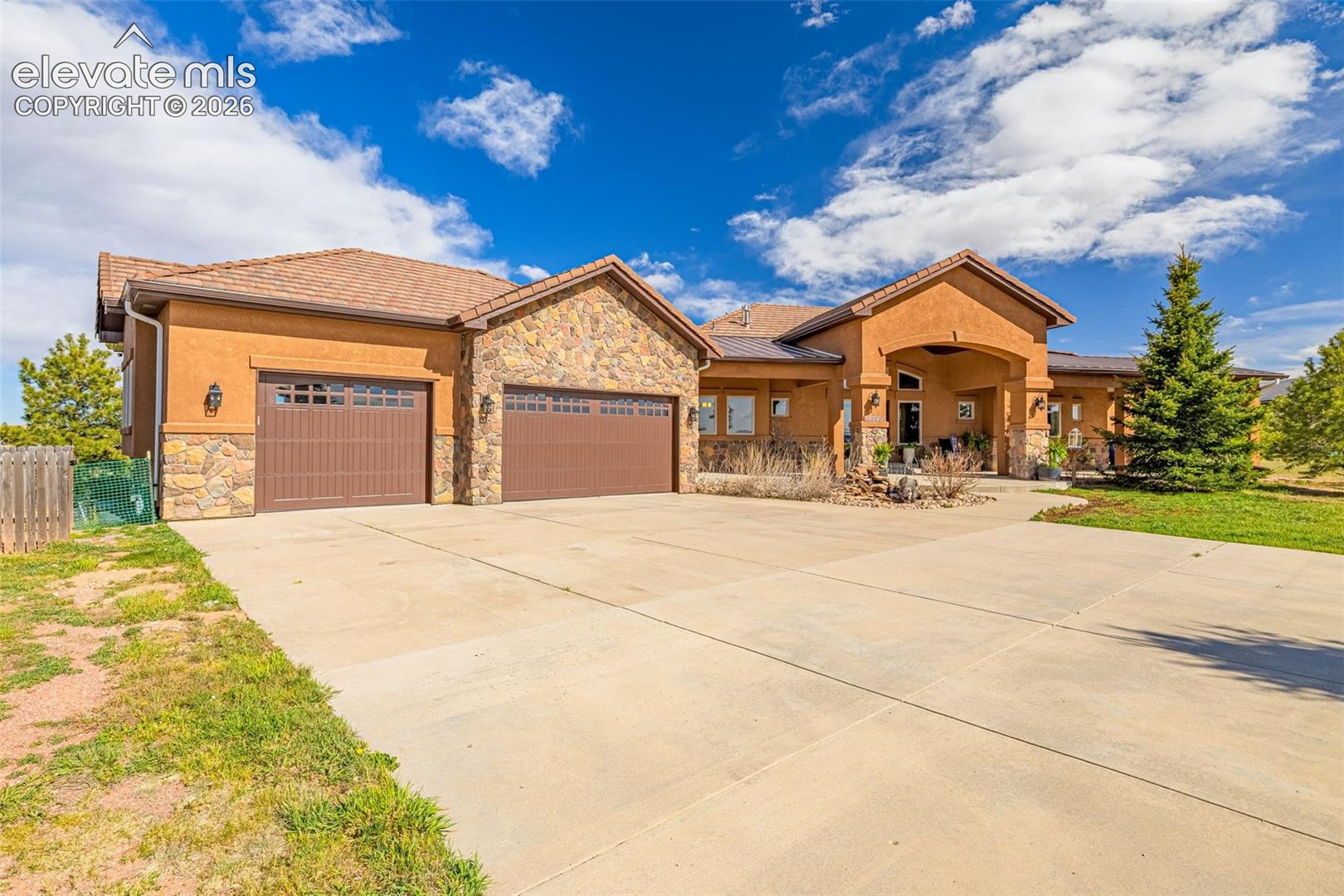 Listing photo 5 for 16895 Horizon Ridge Trail