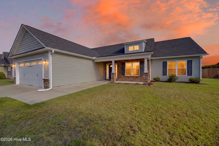 425 Meadowlark Drive, Winterville, NC 28590