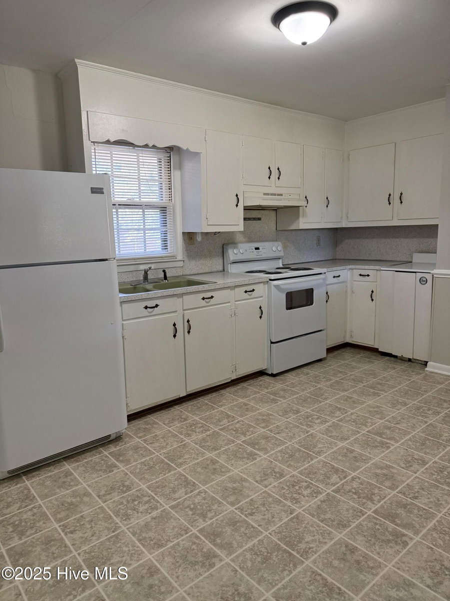 4358 Eastern Pines Road 25, Greenville, NC 27858 — photo 2