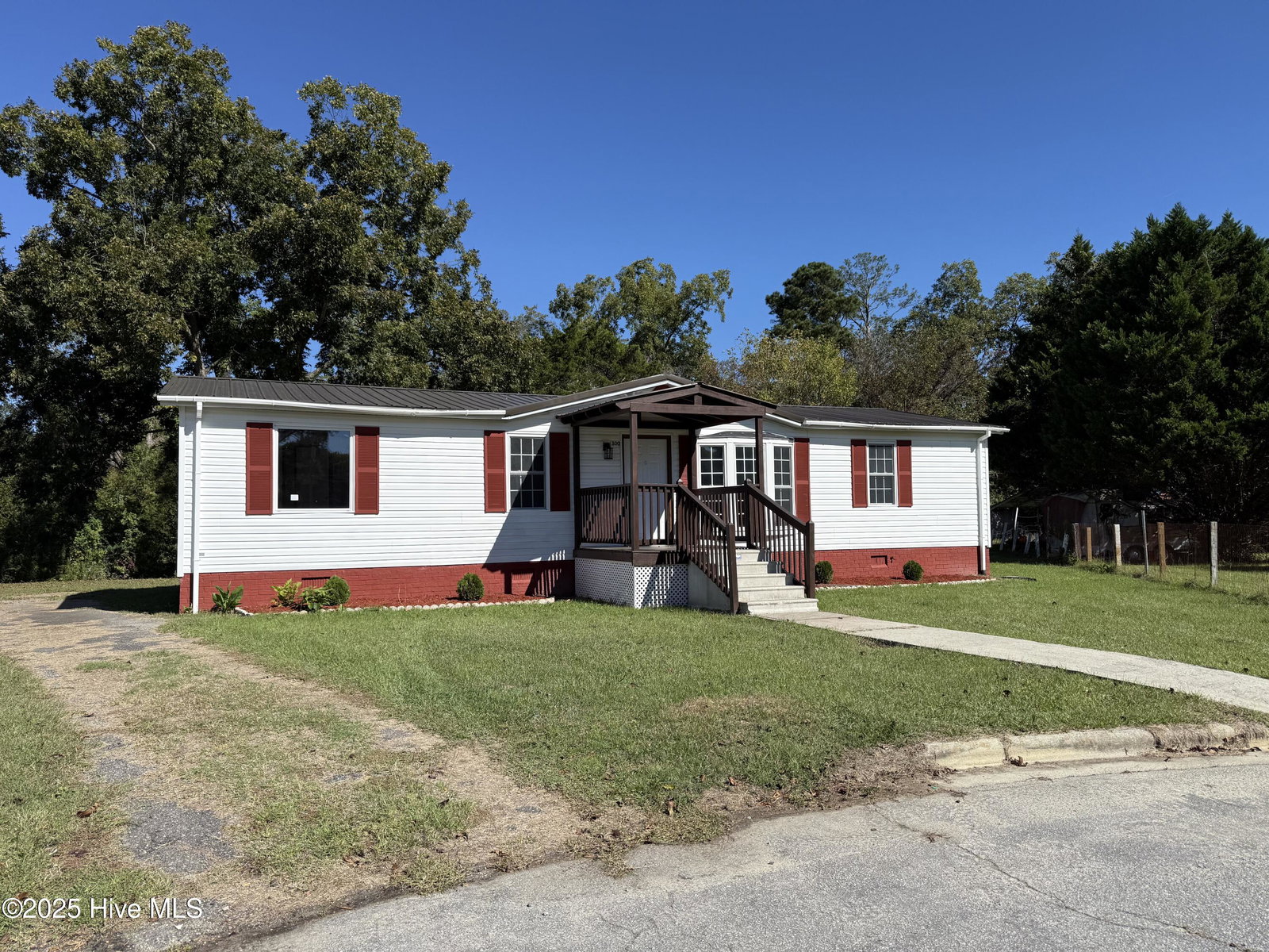 300 Horace Ward Avenue, Windsor, NC 27983 — photo 2