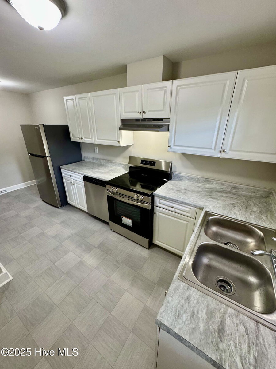 2506 E 3rd Street A, Greenville, NC 27858 — photo 2