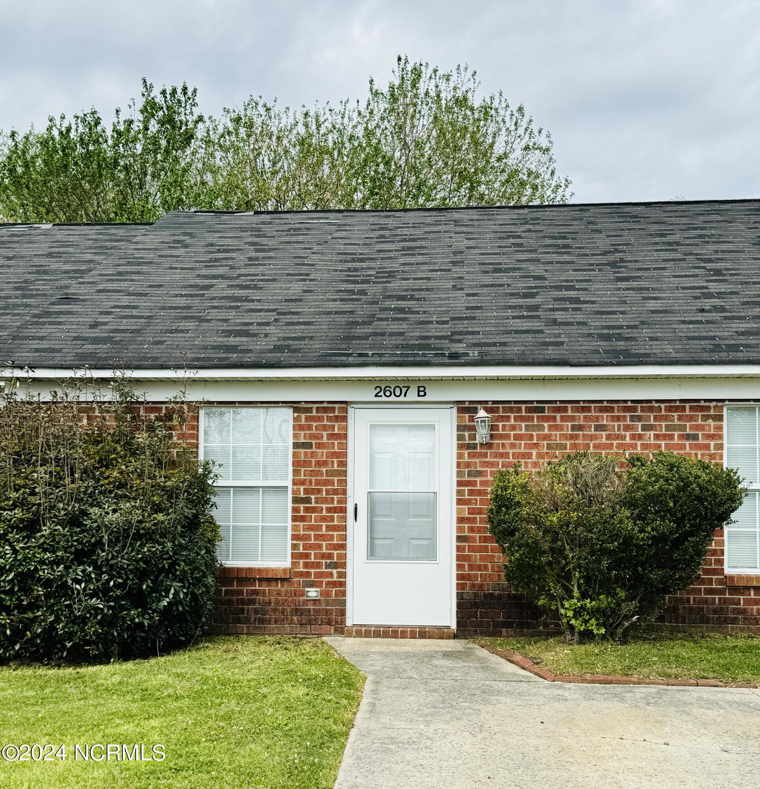 2607 Bluff View Drive B, Greenville, NC 27834 — main photo