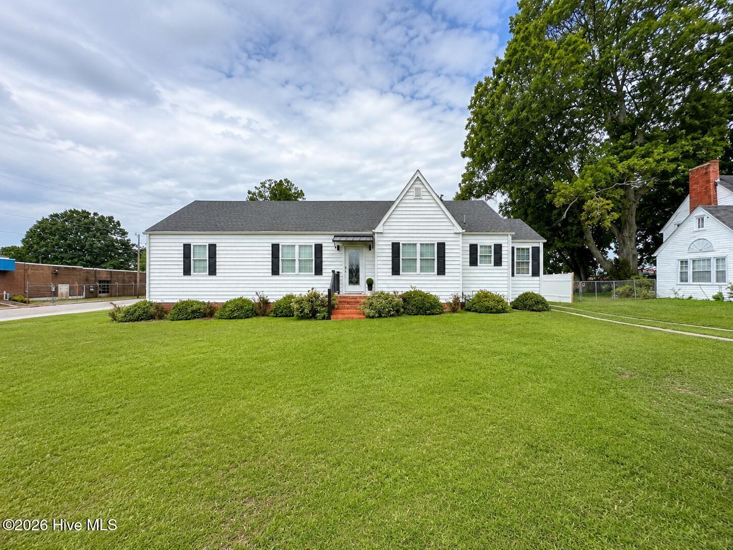 622 E Memorial Drive, Ahoskie, NC 27910 — main photo
