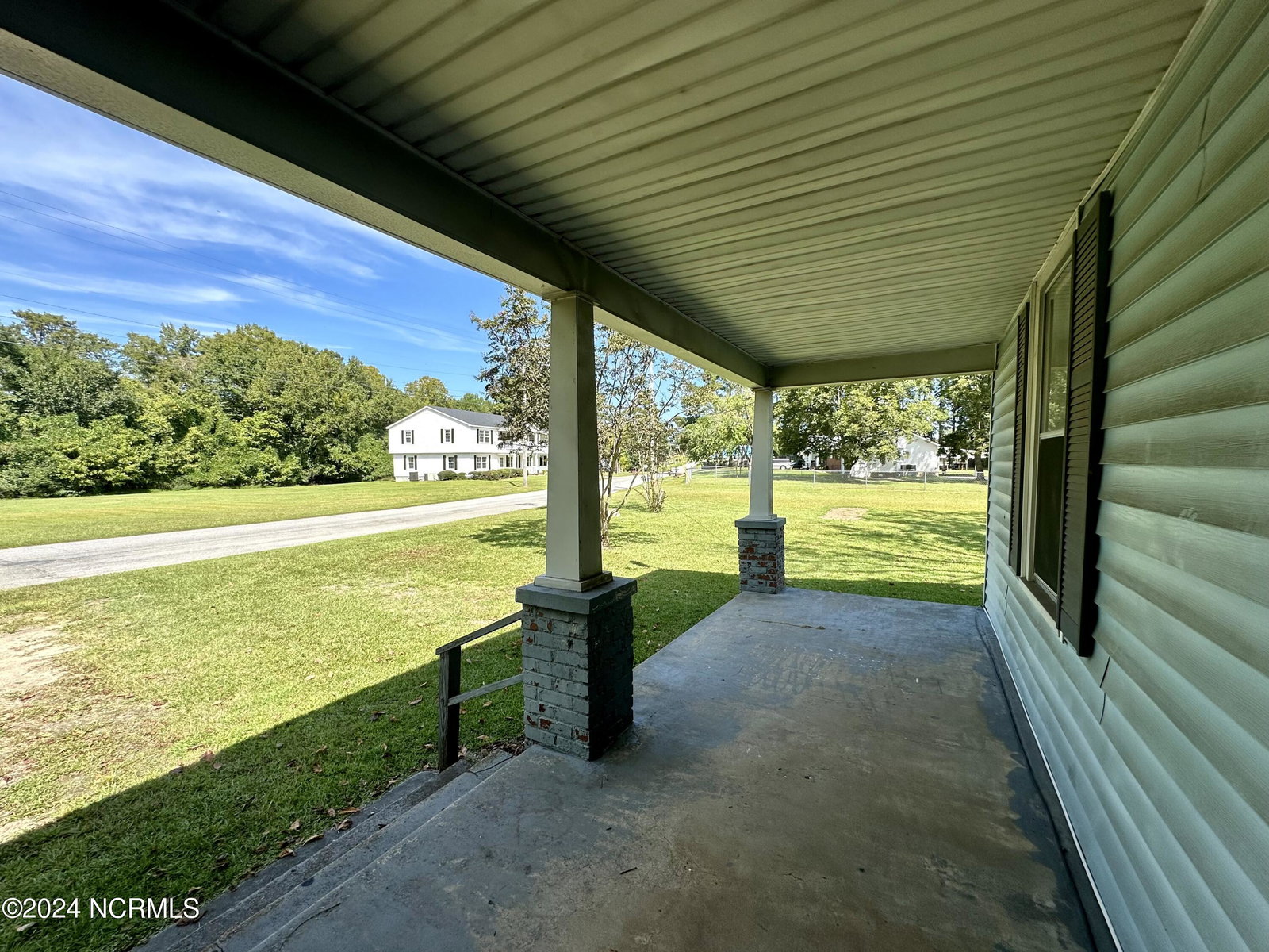 114 Rhodes Avenue, Windsor, NC 27983 — photo 2