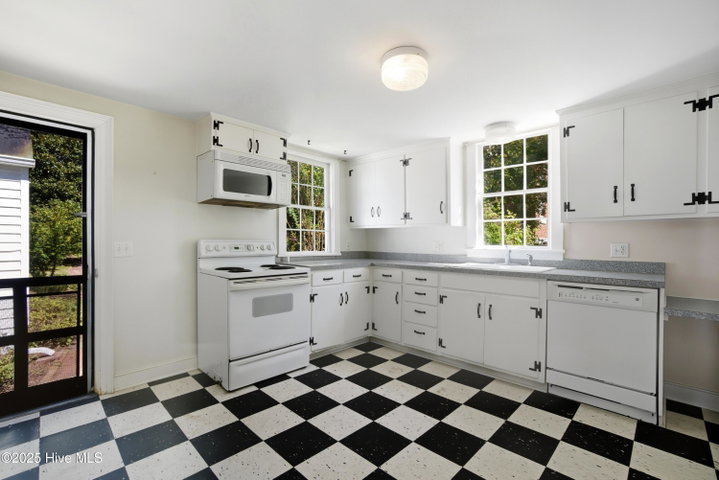 206 W Eden Street, Edenton, NC 27932 — photo 26