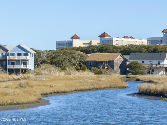 320 Bay Circle image