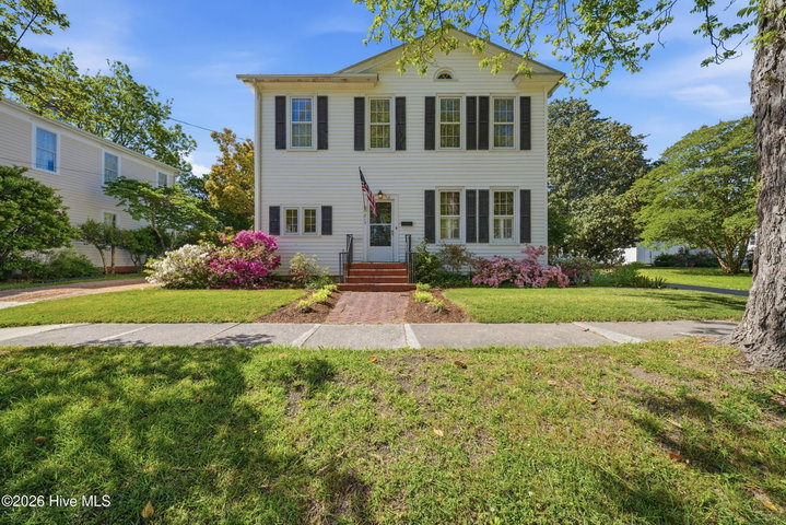 215 W Queen Street, Edenton, NC 27932 — photo 1