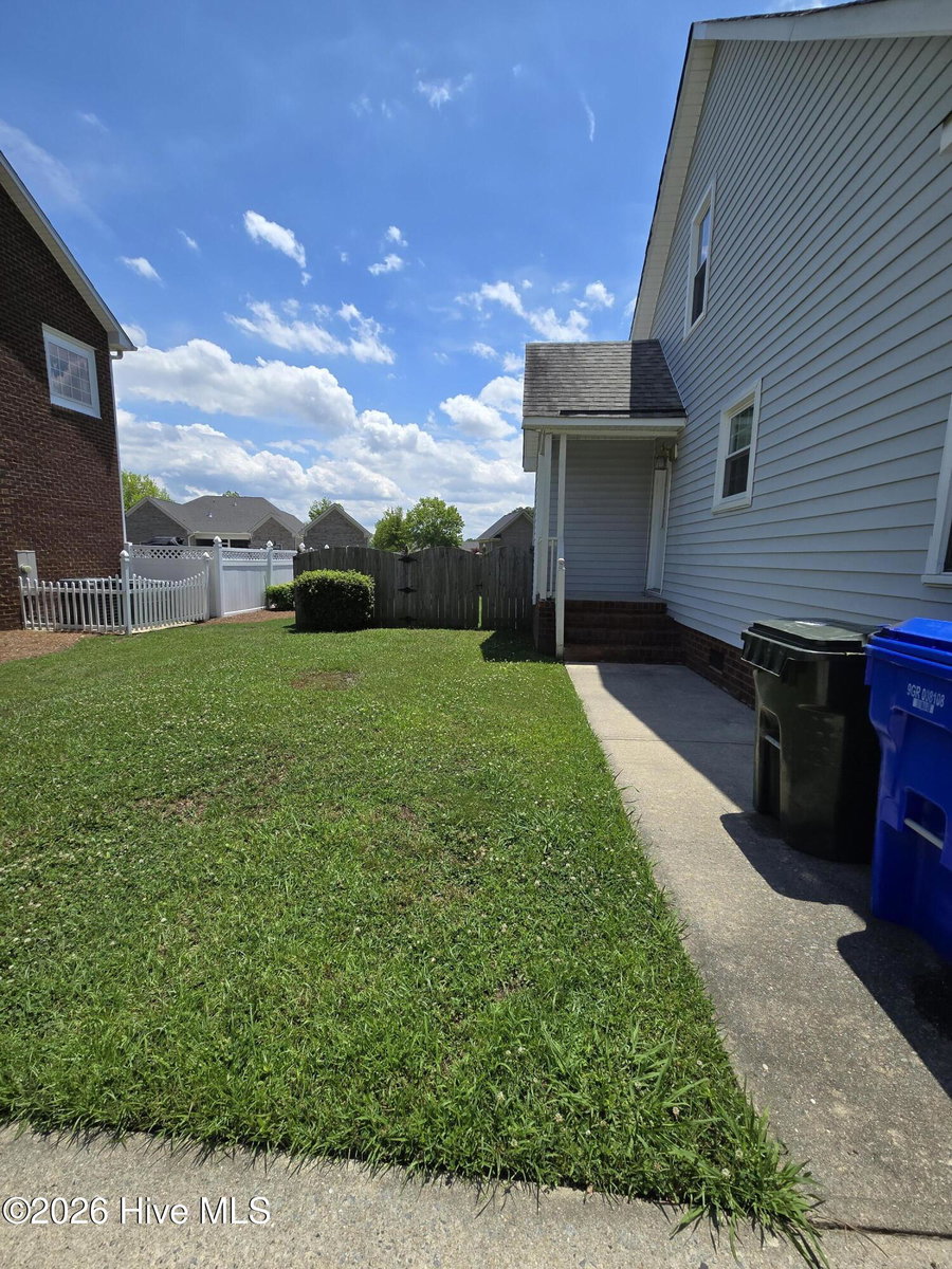 102 White Oak Drive, Greenville, NC 27858 — photo 3