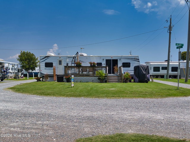 4023 149 & 150 Island Drive image