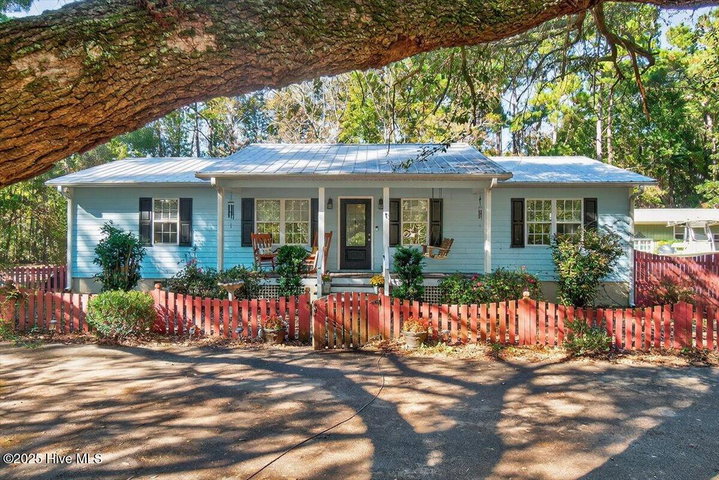 1109 Middle Sound Loop Road image