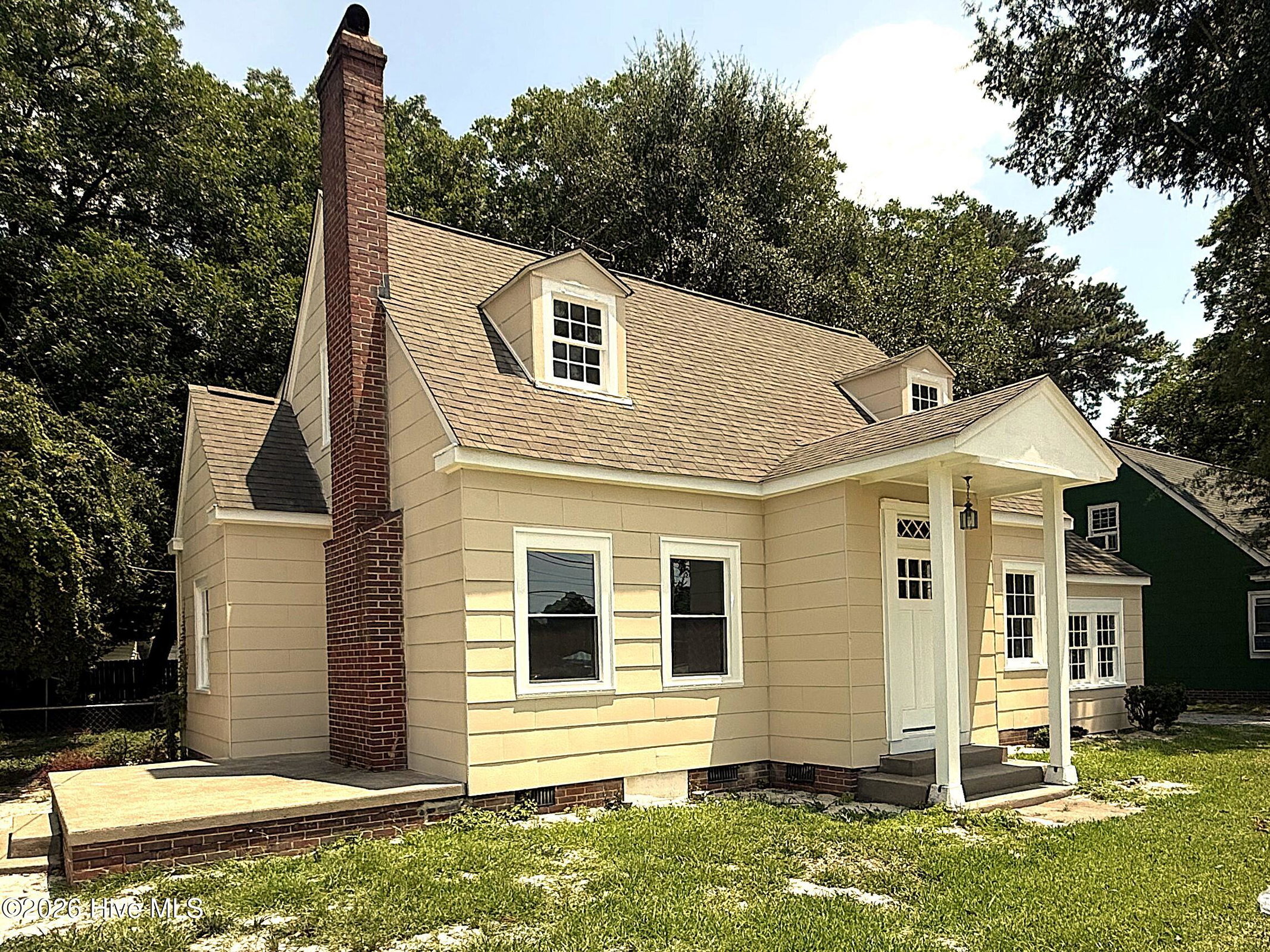 2519 S Memorial Drive, Greenville, NC 27834 — main photo