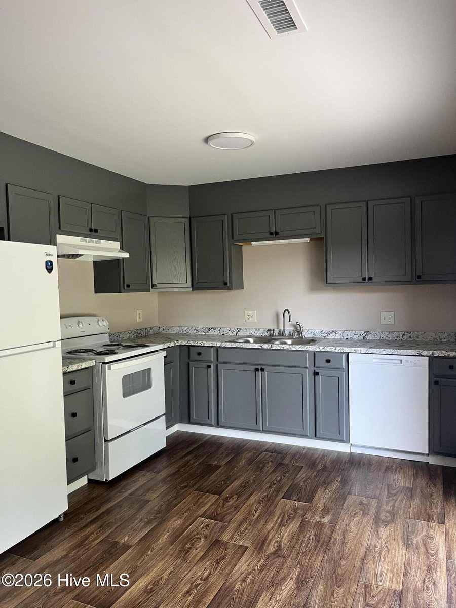 102 Fletcher Place, Greenville, NC 27858 — photo 2