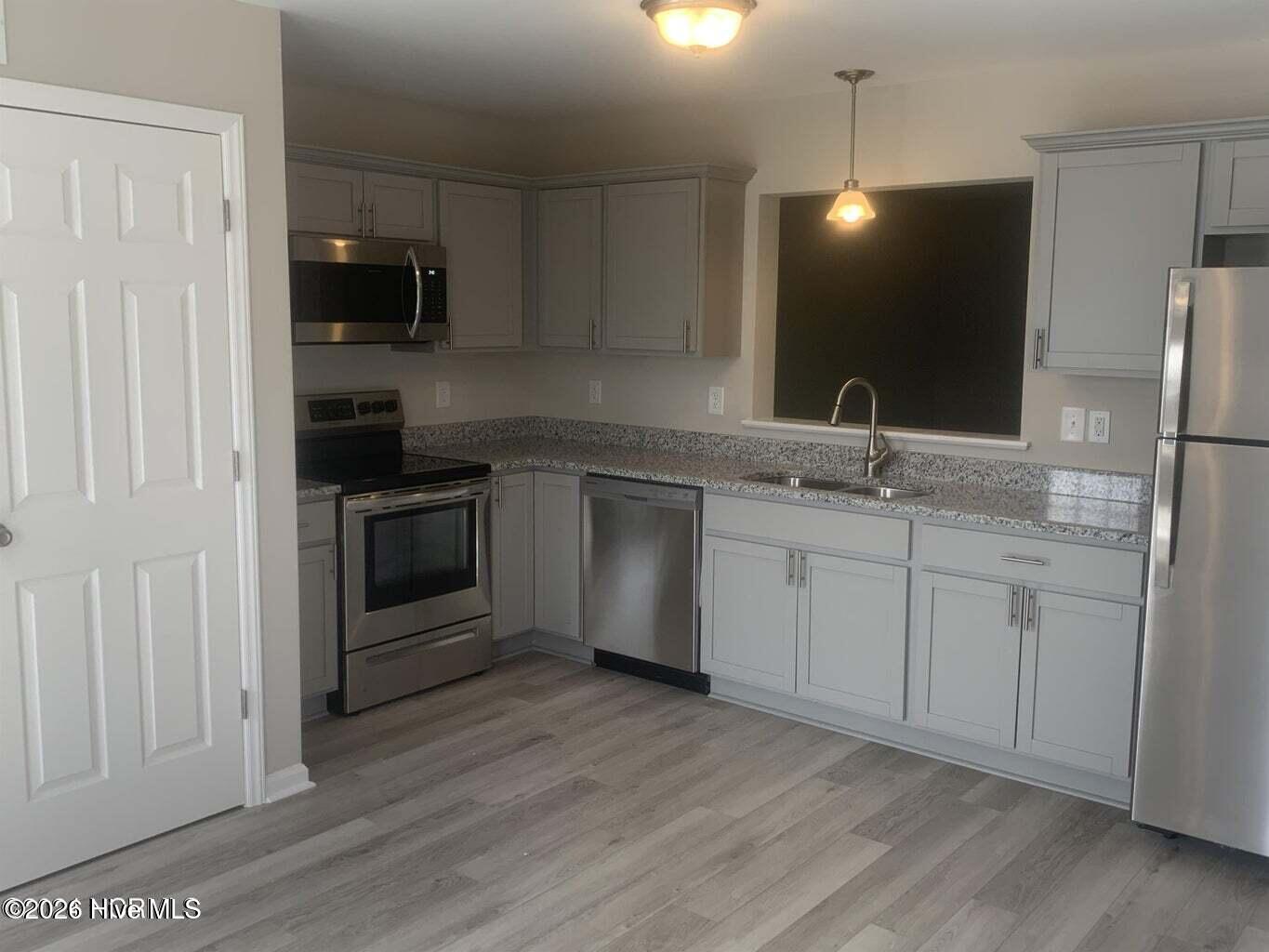 317 S Pointe Drive A, Winterville, NC 28590 — photo 2