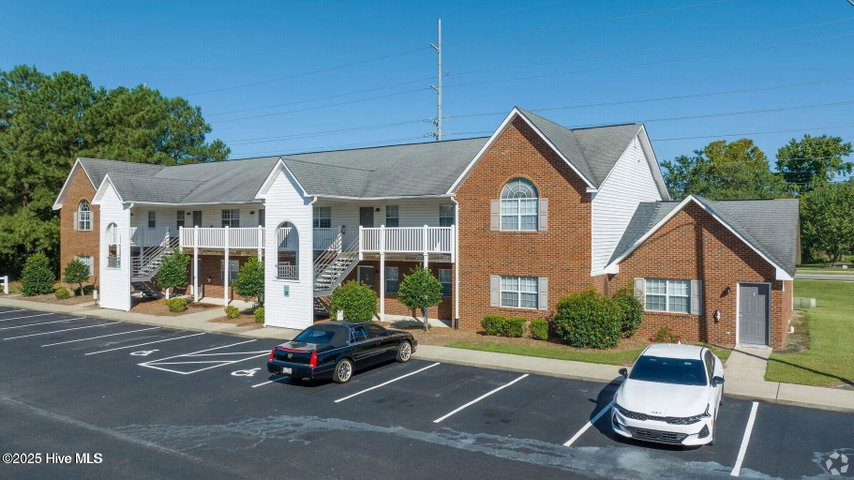 4008 Whitebridge Drive 12, Winterville, NC 28590