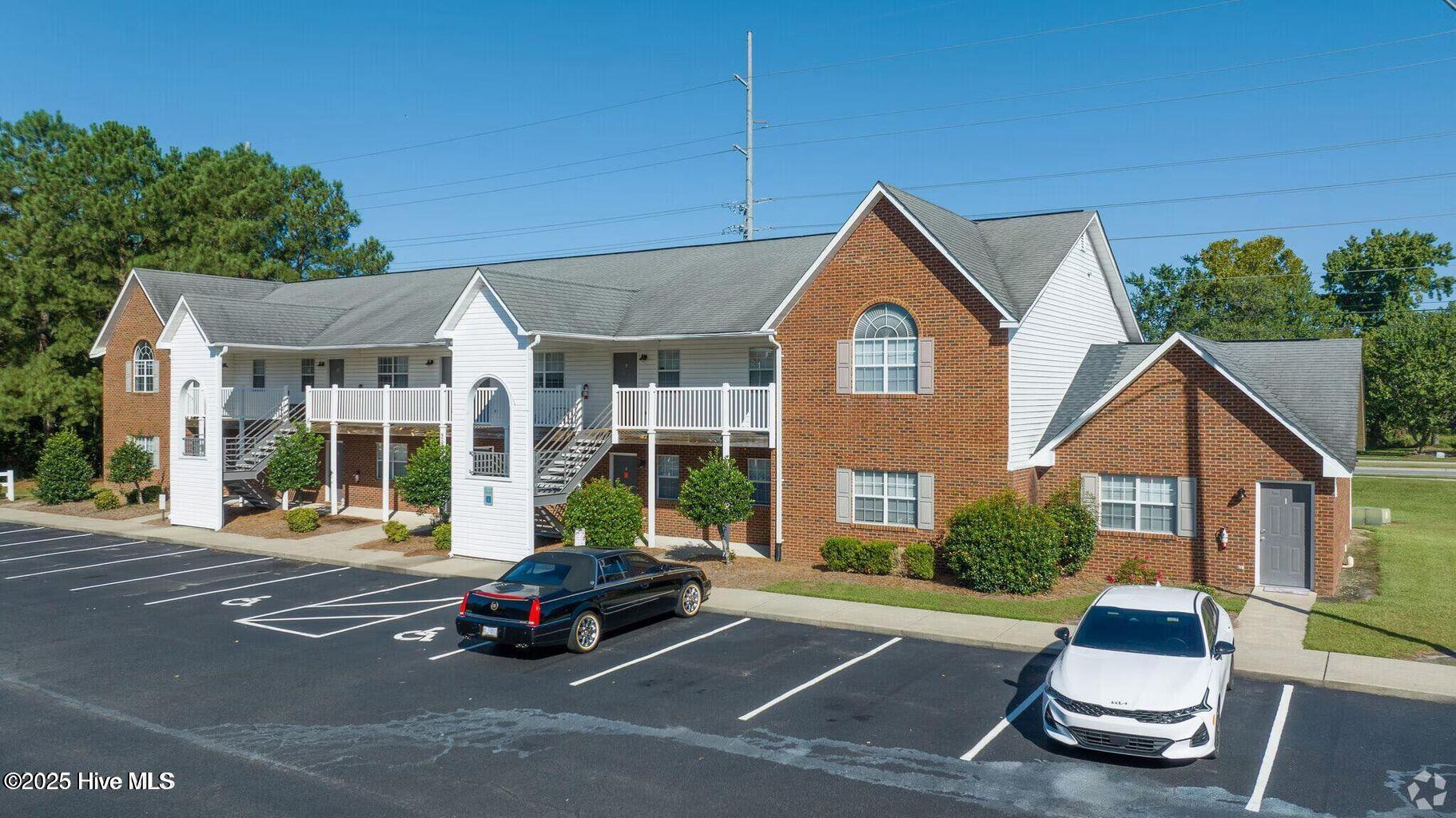 4008 Whitebridge Drive 12, Winterville, NC 28590 — main photo