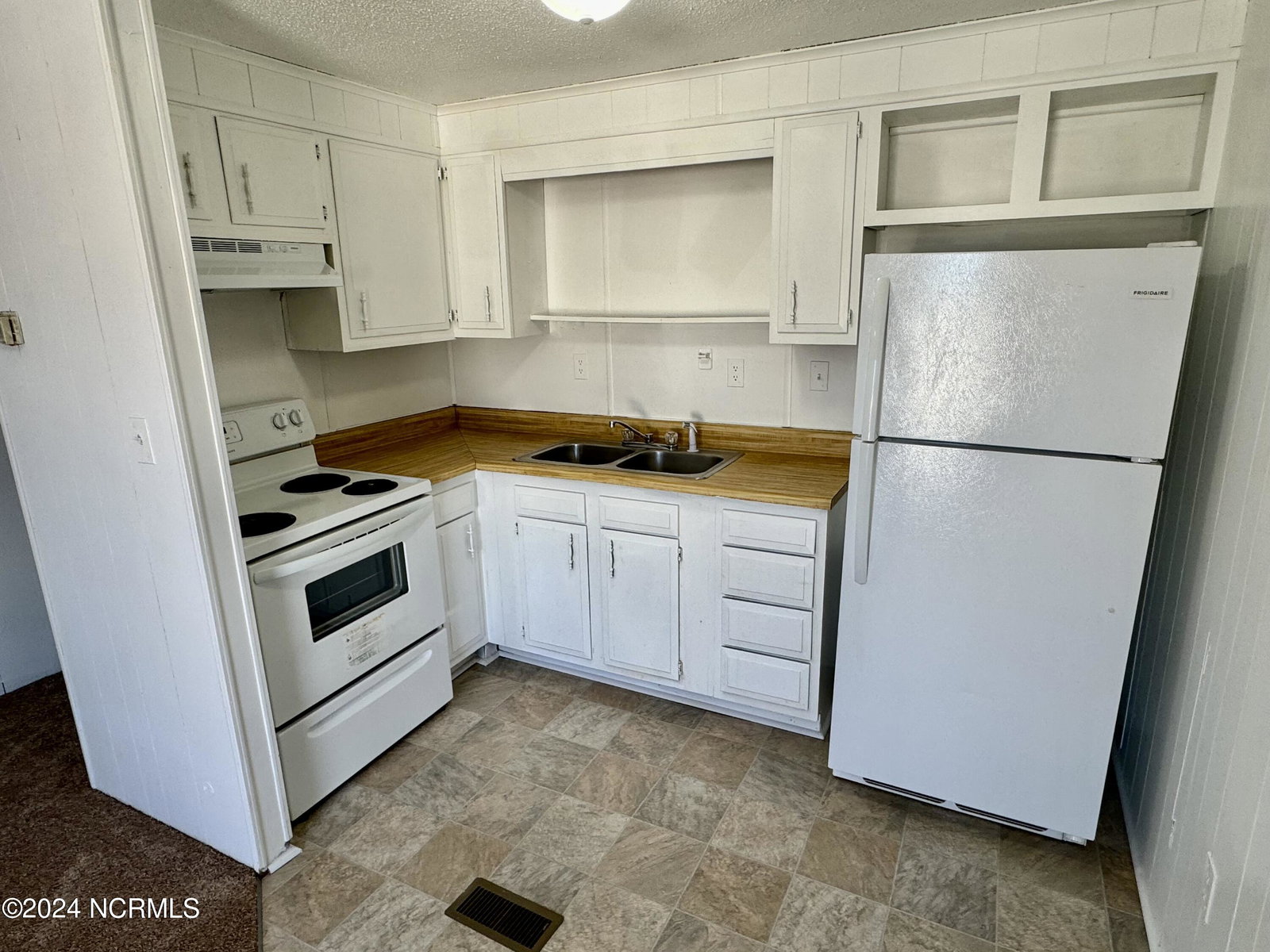1504 Iris Circle D, Greenville, NC 27858 — photo 2