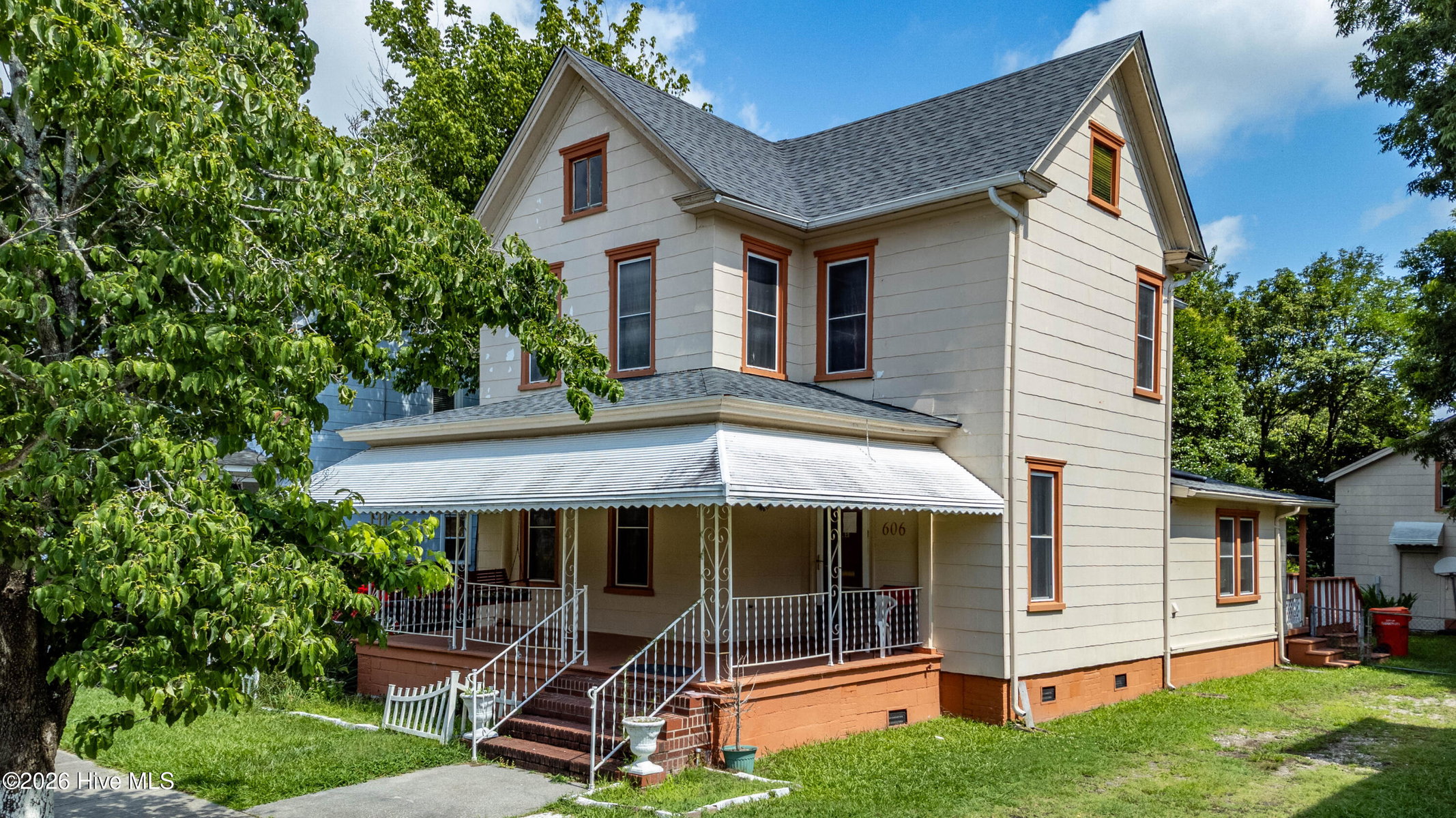 606 W Colonial Avenue, Elizabeth City, NC 27909 — photo 2
