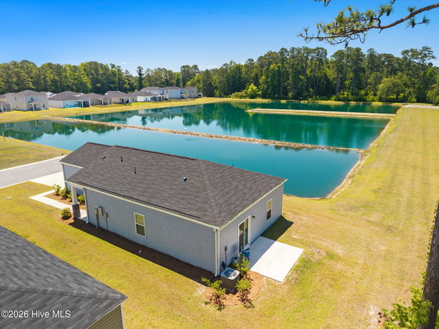 558 Ladyfish Loop NW image