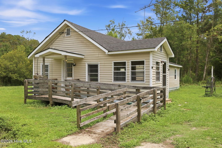 800 Goat Neck Road, Columbia, NC 27925