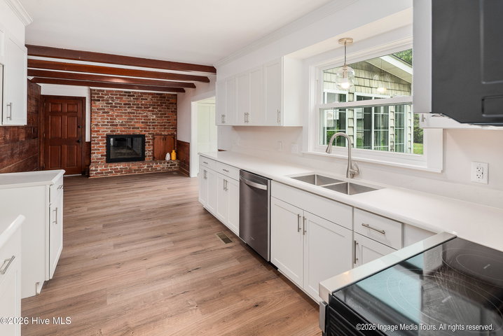 696 Laurie Ellis Road, Winterville, NC 28590 — photo 9