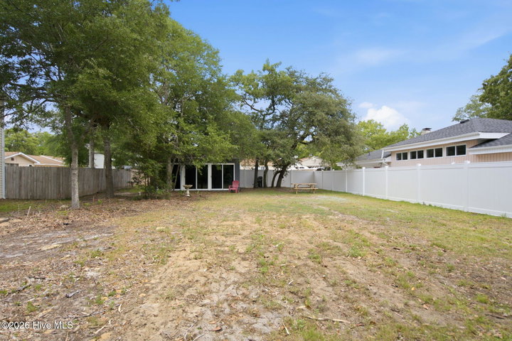 206 3 & P/O 5 E Oak Island Drive image