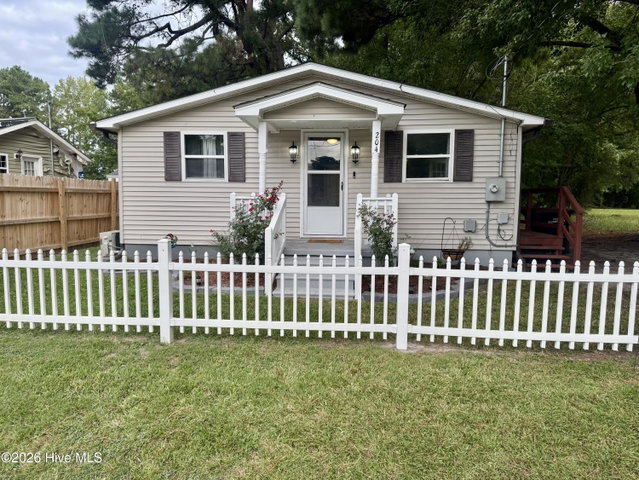 204 Pinewood Avenue, Elizabeth City, NC 27909