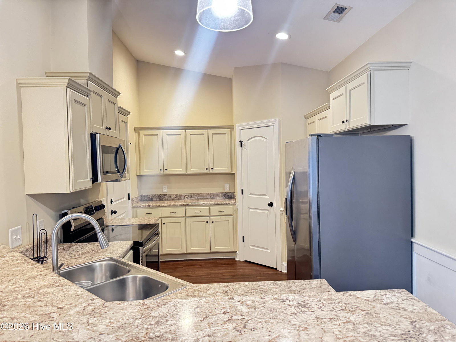 2301 Sweet Bay Drive B, Greenville, NC 27834 — photo 3
