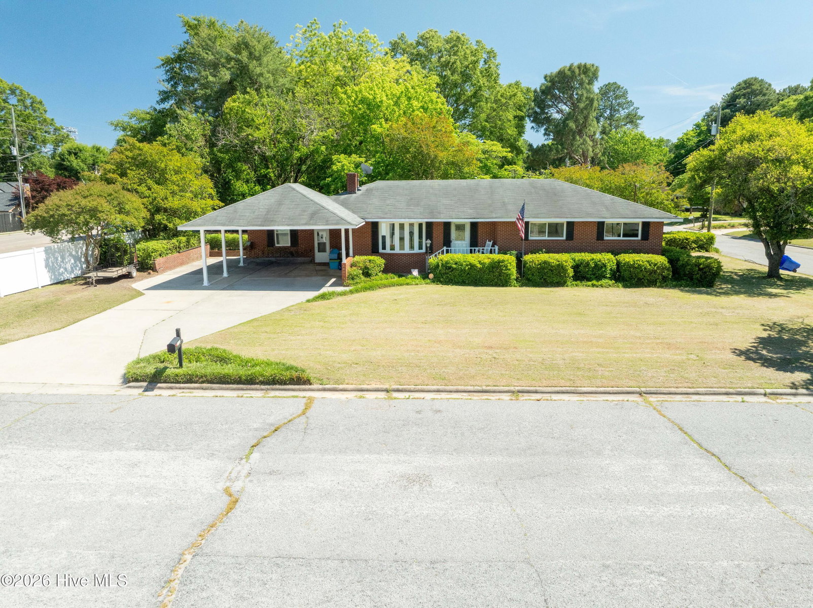 100 E Berkshire Road, Greenville, NC 27858 — photo 2