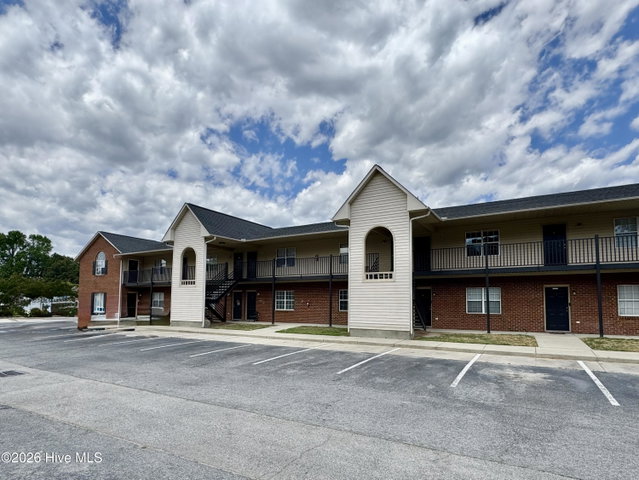 1399 Westpointe Drive 10, Greenville, NC 27834