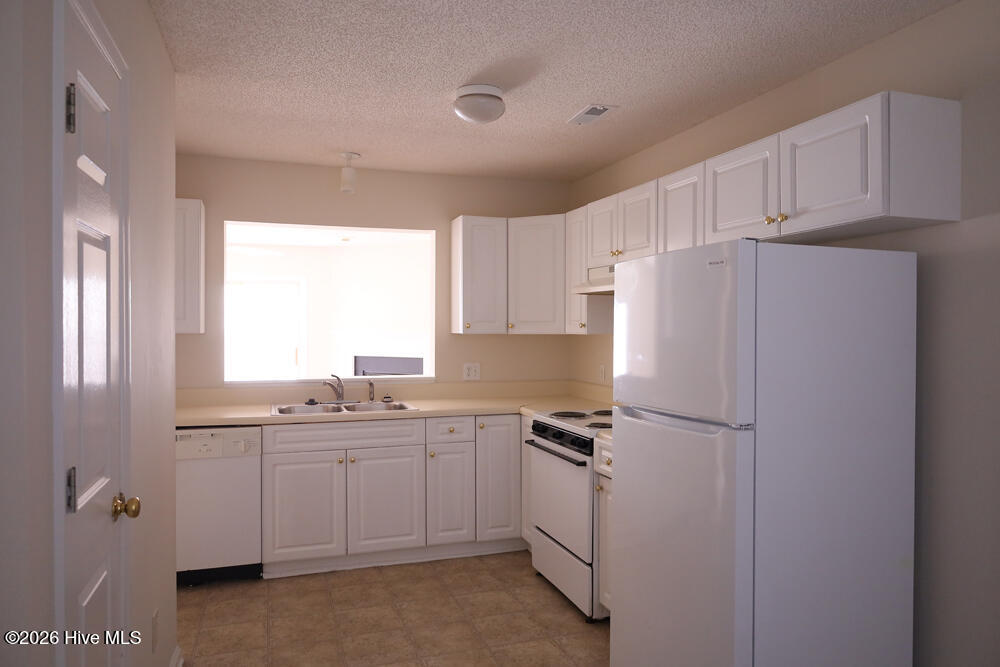 1250 Westpointe Drive B, Greenville, NC 27834 — photo 4