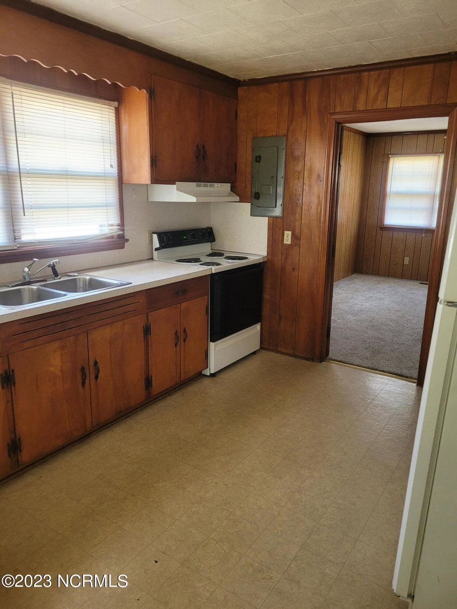 1313 Lincoln Street B, Elizabeth City, NC 27909 — photo 2