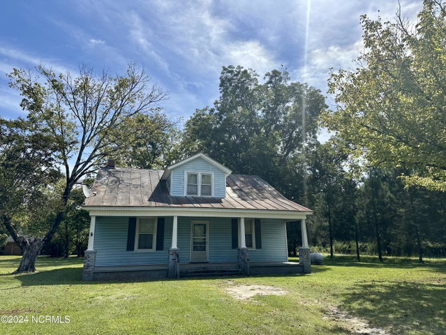 114 Rhodes Avenue, Windsor, NC 27983