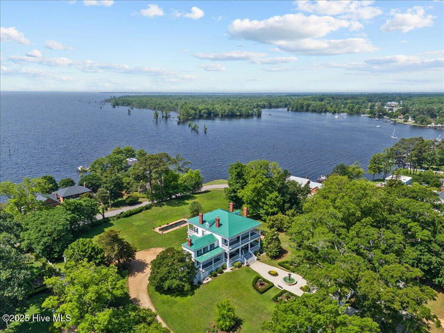 121 W King Street, Edenton, NC 27932 — photo 1