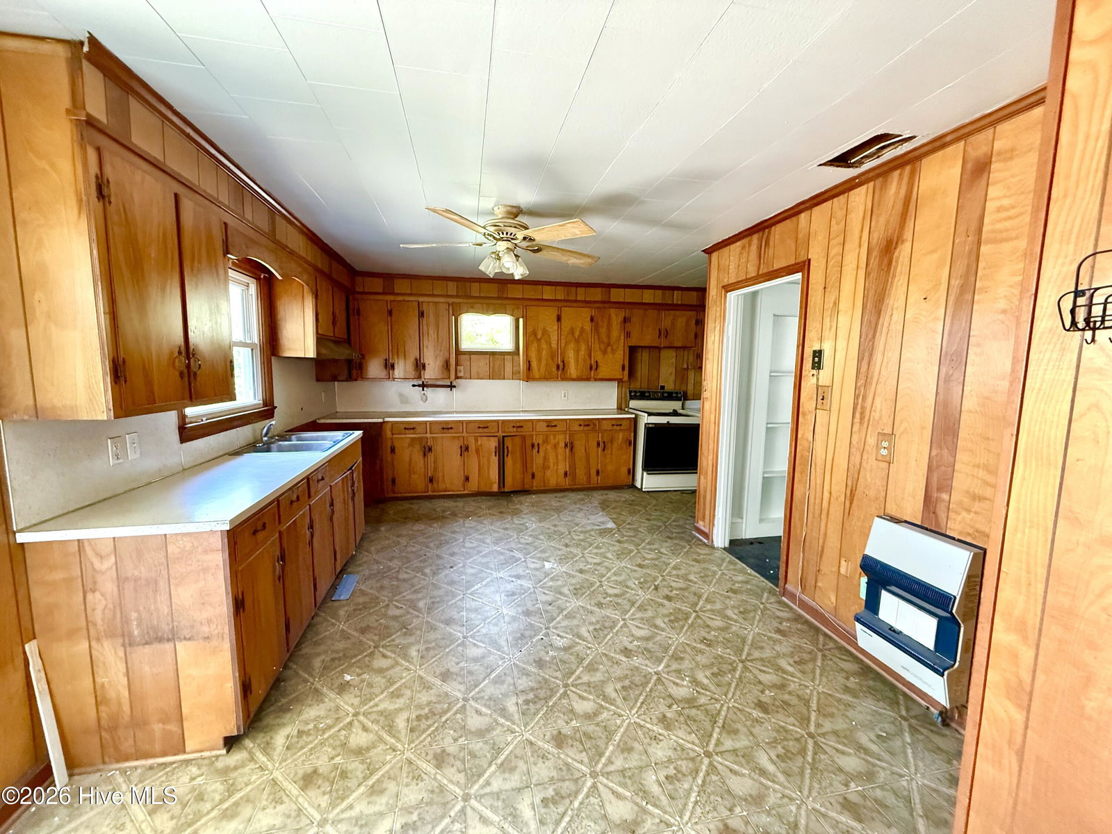 100 Plymouth Street, Williamston, NC 27892 — photo 3