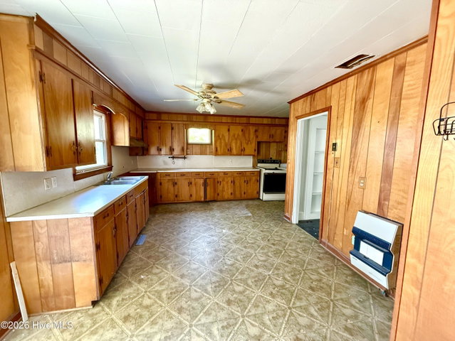 100 Plymouth Street, Williamston, NC 27892 — photo 3