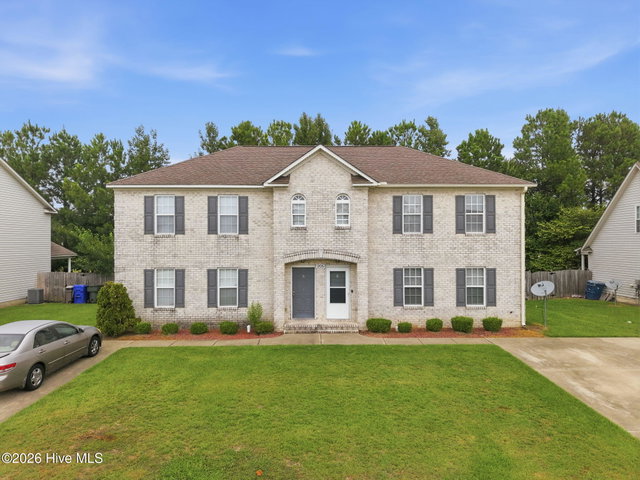 205 South Pointe Drive B, Winterville, NC 28590