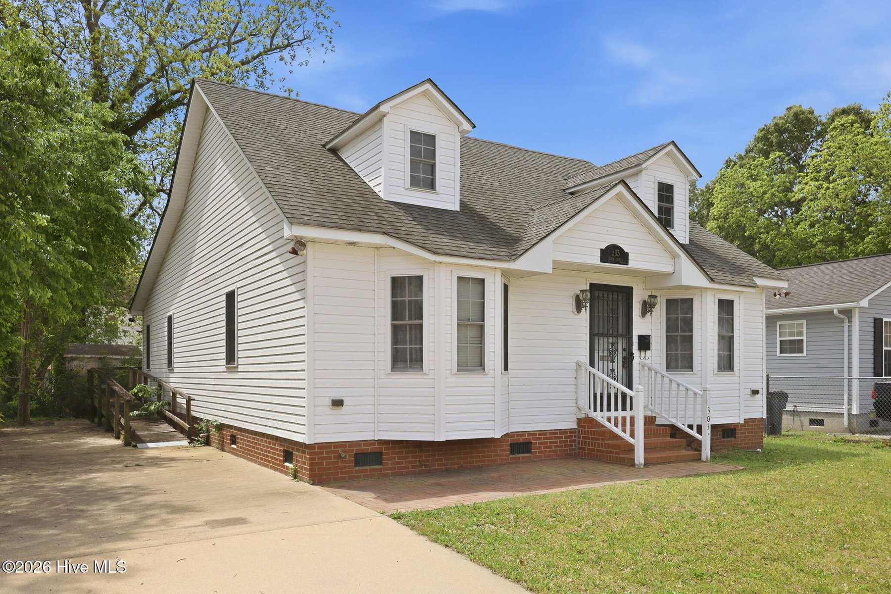 303 Dobbs Street, Hertford, NC 27944 — photo 2