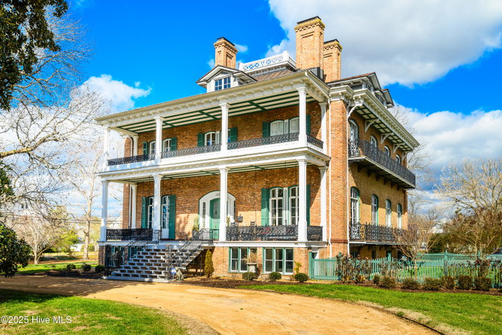 120 W King Street, Edenton, NC 27932 — photo 1
