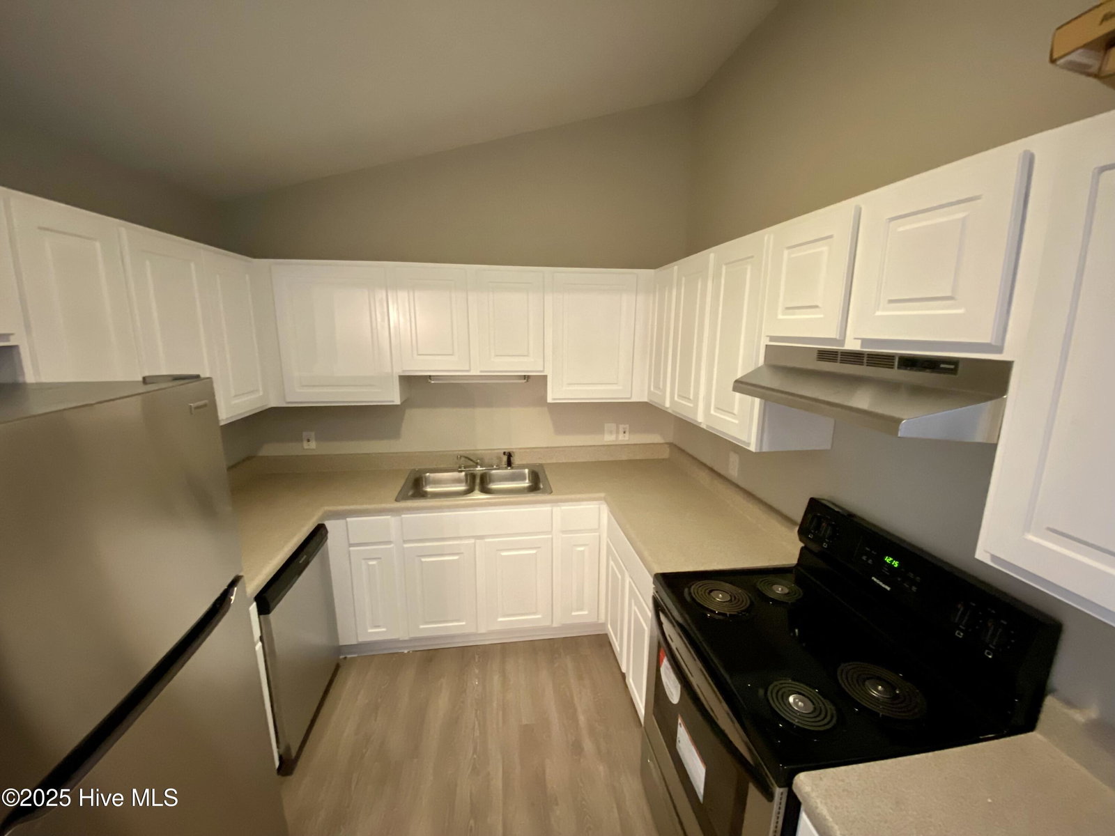 3001 Macgregor Downs Road 102, Greenville, NC 27834 — photo 5